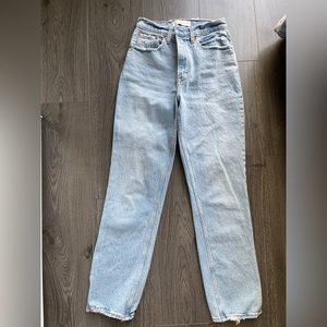 Abercrombie & Fitch 90’s straight curve love ultra high rise jeans size 2